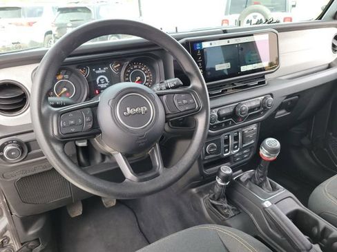 Used 2025 Jeep Wrangler Sport AWD/4WD image 9