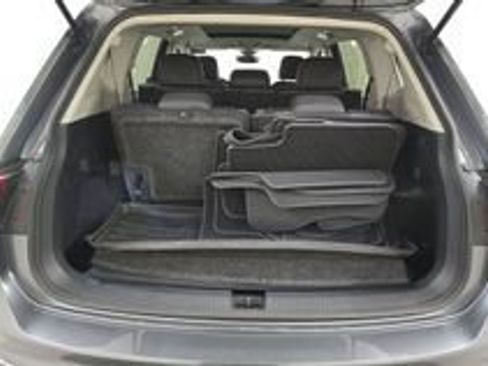 Used 2023 Volkswagen Tiguan SE w/ Panoramic Sunroof Package FWD image 19