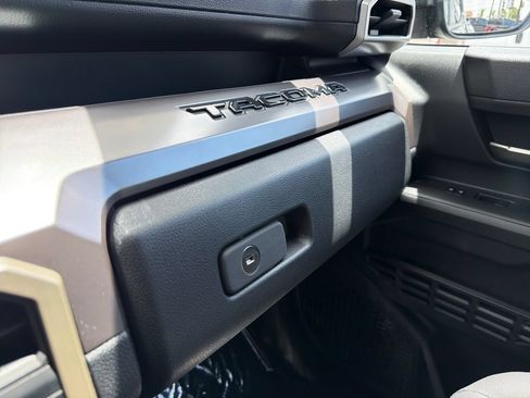 Used 2024 Toyota Tacoma TRD Sport AWD/4WD image 29