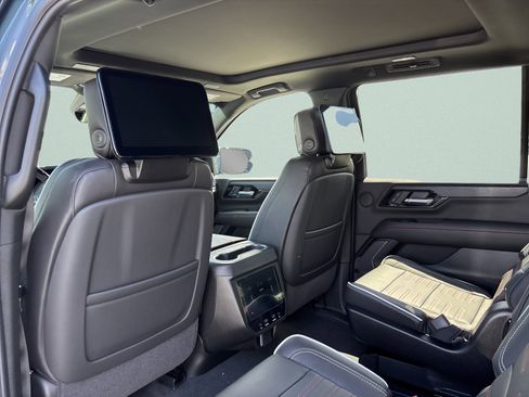 New 2026 GMC Yukon XL AT4 Ultimate AWD/4WD image 24