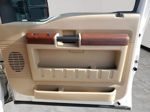 Used 2014 Ford F250 King Ranch w/ King Ranch w/Chrome Package image 44