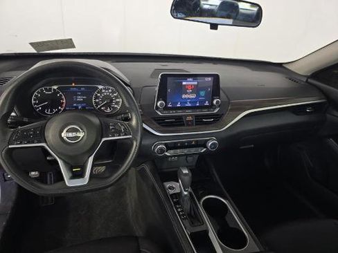 Used 2023 Nissan Altima 2.5 SV image 1