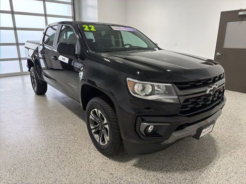 Used 2022 Chevrolet Colorado Z71 AWD/4WD image 2