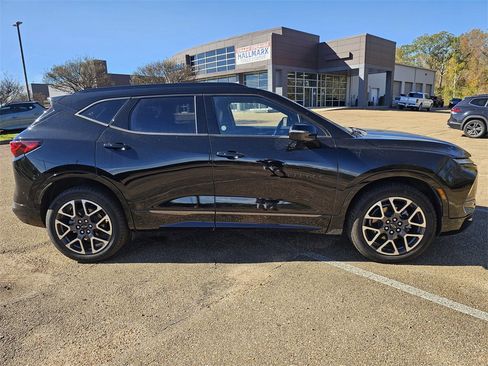 Used 2025 Chevrolet Blazer RS image 2