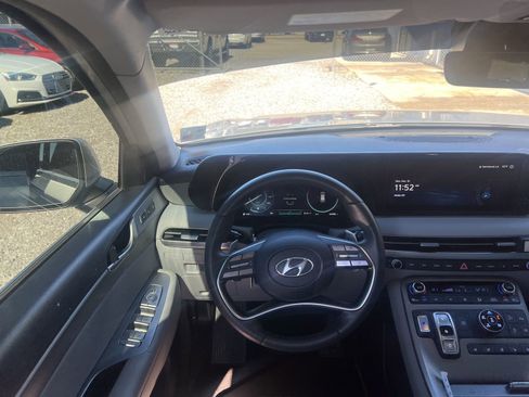 Used 2023 Hyundai Palisade SEL w/ Premium Package image 11