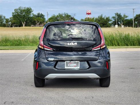 Used 2023 Kia Soul LX image 6