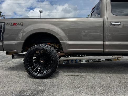 Used 2020 Ford F250 Lariat w/ Lariat Ultimate Package AWD/4WD image 23