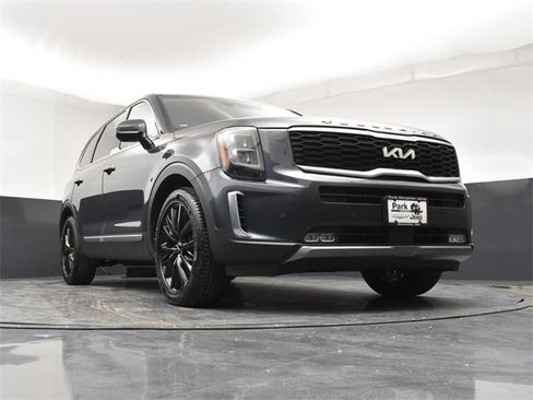 Used 2022 Kia Telluride SX w/ SX Prestige Package image 12