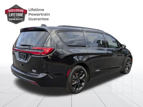 Used 2024 Chrysler Pacifica Touring-L w/ S Appearance Package image 3