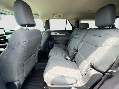 Used 2025 Ford Explorer Active AWD/4WD image 26