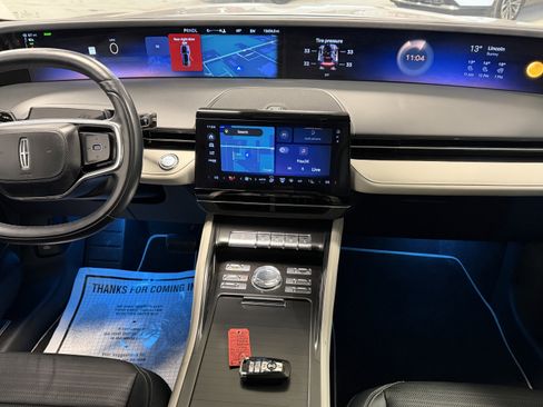 Used 2025 Lincoln Nautilus Reserve image 7