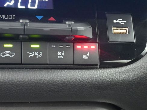 Used 2024 Toyota Tundra Limited AWD/4WD image 19