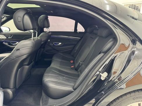 Used 2017 Mercedes-Benz S 550 Sedan image 19
