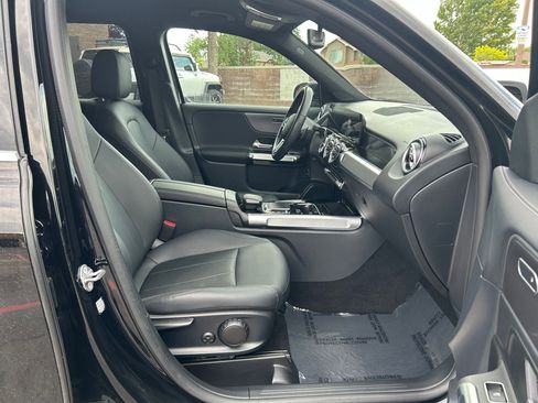 Used 2022 Mercedes-Benz GLB 250 4MATIC image 29