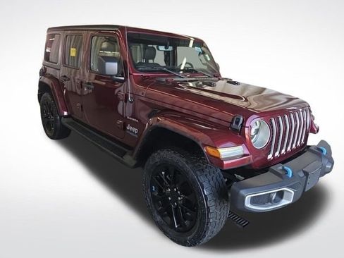 Used 2022 Jeep Wrangler Unlimited Sahara AWD/4WD image 8