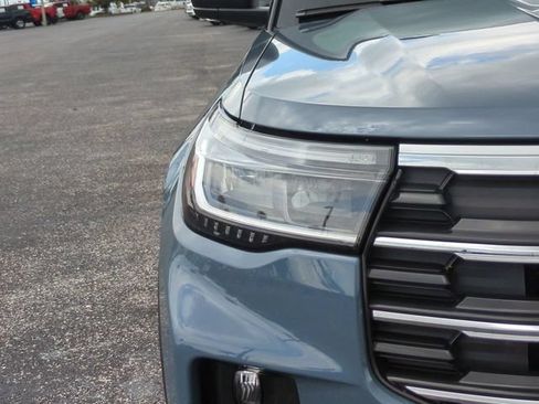 Certified 2025 Ford Explorer Active w/ Active Comfort Package RWD image 10