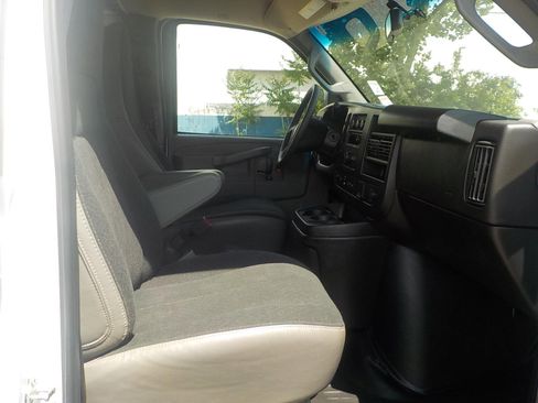 Used 2023 GMC Savana 2500 w/ Driver Convenience Package image 12