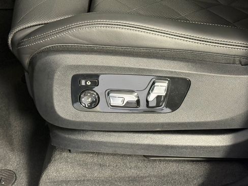 Used 2026 BMW X7 xDrive40i w/ M Sport Package image 14