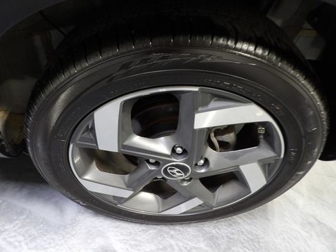 Used 2025 Hyundai Venue SEL FWD image 23