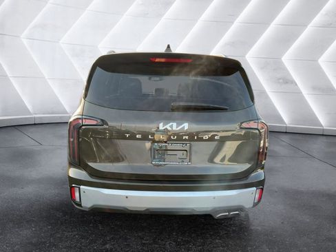 Used 2024 Kia Telluride EX image 3