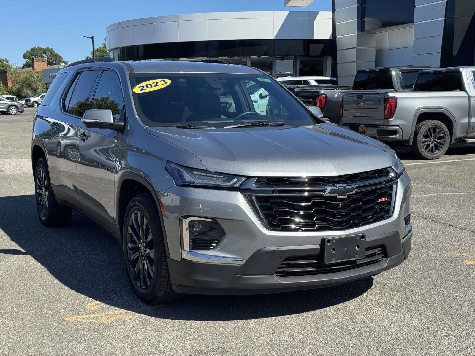 Used 2023 Chevrolet Traverse RS AWD/4WD image 2