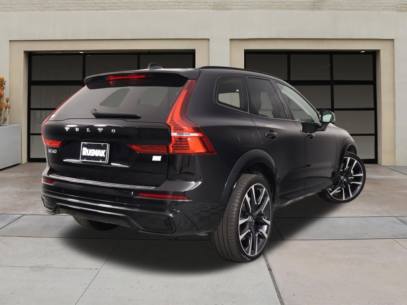 Used 2023 Volvo XC60 T8 Ultimate w/ Protection Package Premier AWD/4WD image 4
