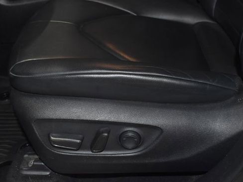 Used 2020 Toyota Highlander XLE image 12