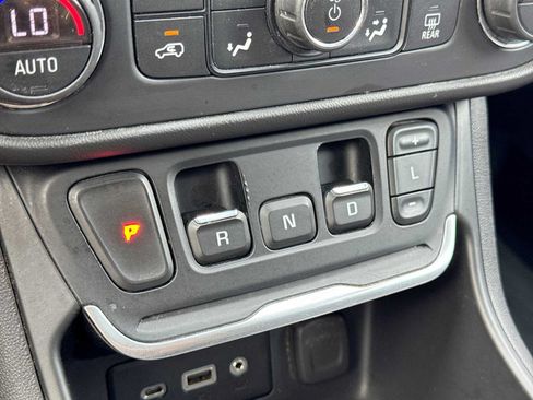 Used 2019 GMC Terrain SLE w/ Driver Convenience Package FWD image 31