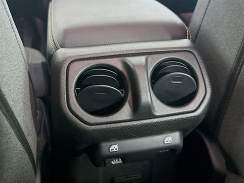 Used 2025 Jeep Wrangler Sahara image 25