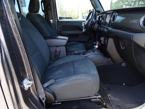 Used 2018 Jeep Wrangler Unlimited Sahara image 15