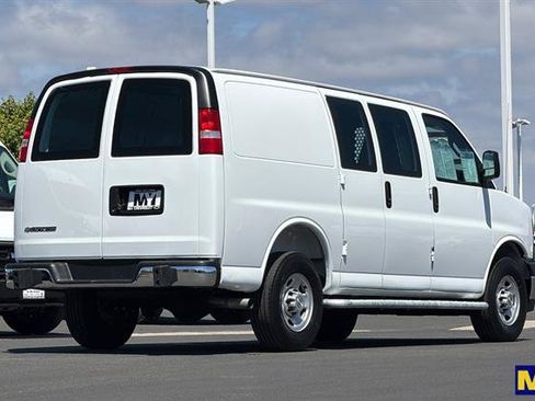 Used 2025 Chevrolet Express 2500 w/ Driver Convenience Package RWD image 4