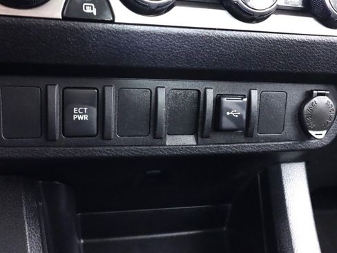 Used 2020 Toyota Tacoma SR image 23