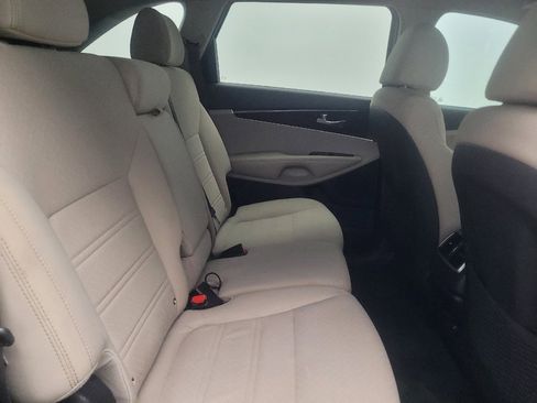 Used 2019 Kia Sorento FWD image 19