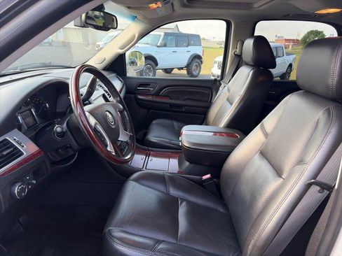 Used 2007 Cadillac Escalade AWD w/ Information Package image 9