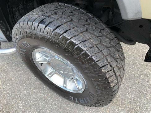 Used 2005 HUMMER H2 SUT w/ Preferred Equipment Group image 9