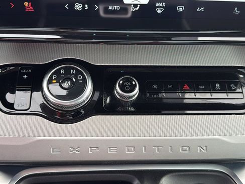 Used 2025 Ford Expedition Active image 19