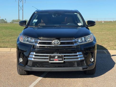 Used 2019 Toyota Highlander Limited Platinum image 3