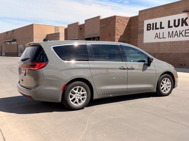 Certified 2025 Chrysler Pacifica Select FWD image 7