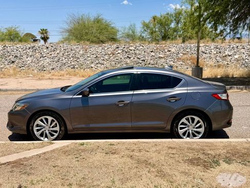 Used 2018 Acura ILX FWD image 2