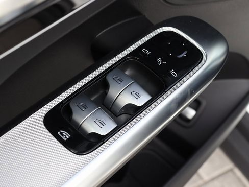 Used 2025 Mercedes-Benz GLC 300 GLC 300 image 13