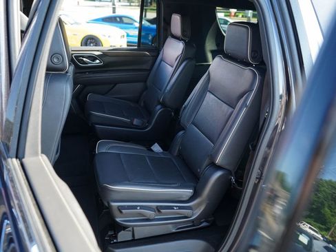 Used 2023 Chevrolet Suburban Premier AWD/4WD image 8
