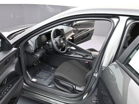 Certified 2025 Hyundai Elantra Sport FWD image 12