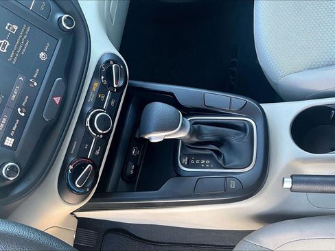Used 2025 Kia Soul S FWD image 18