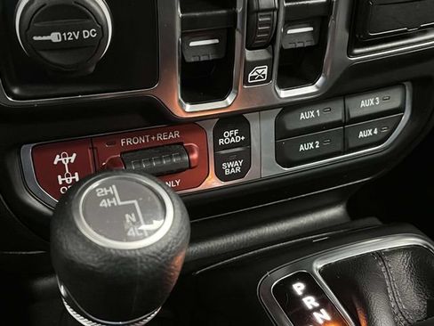 Used 2024 Jeep Wrangler Unlimited Rubicon AWD/4WD image 37