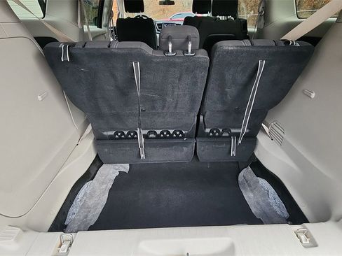 Used 2022 Chrysler Voyager LX image 27