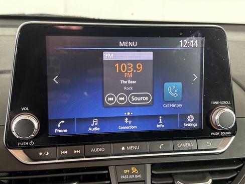 Used 2024 Nissan Altima 2.5 SV image 17