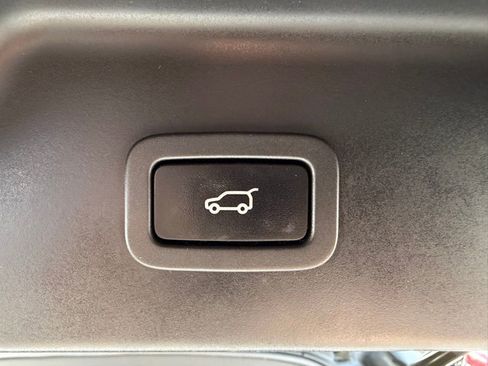 Used 2020 Land Rover Range Rover image 11