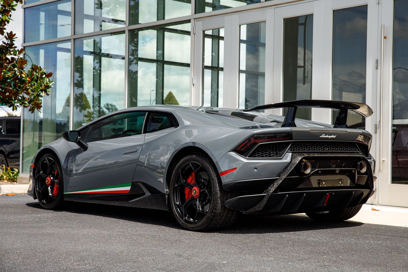 Used 2018 Lamborghini Huracan Performante AWD/4WD image 11