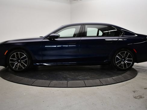 Used 2023 BMW 760i xDrive AWD/4WD image 2