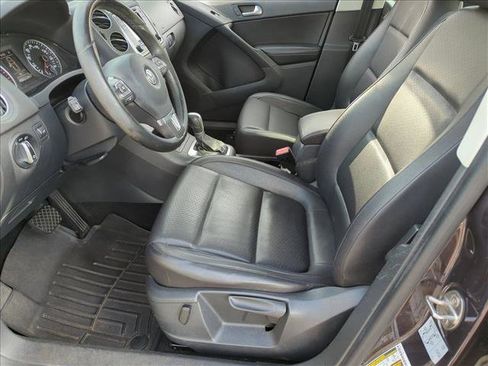 Used 2016 Volkswagen Tiguan S image 12
